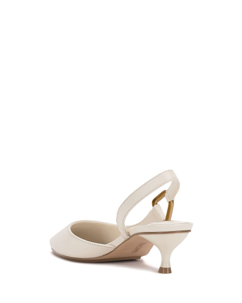 Vince Camuto Inari décolleté slingback tacco kitten punta