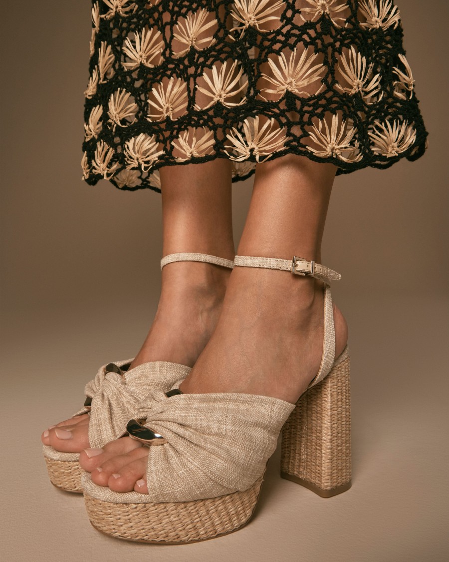 Vince Camuto Phebie Sandalo Plateau Tacco a Blocco Oro