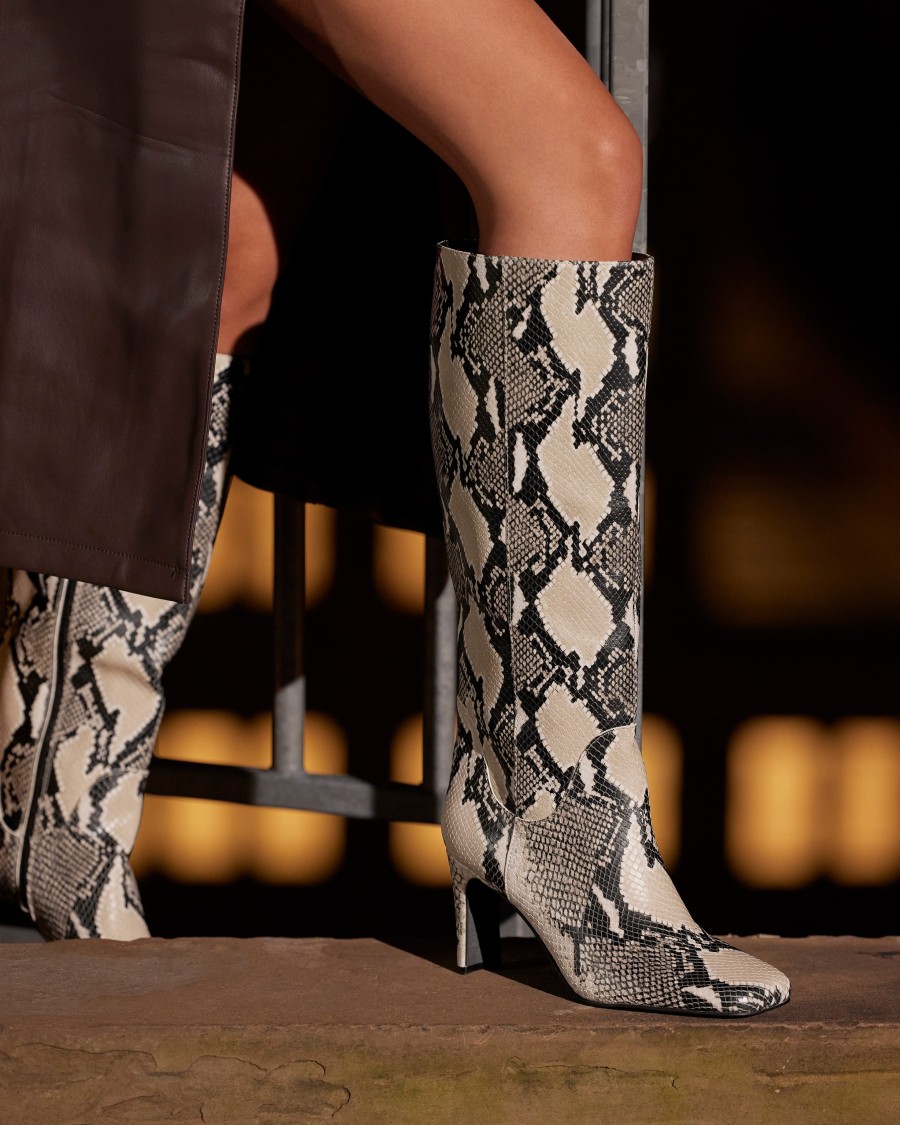 Vince Camuto Vestella stivale ginocchio punta quadrata