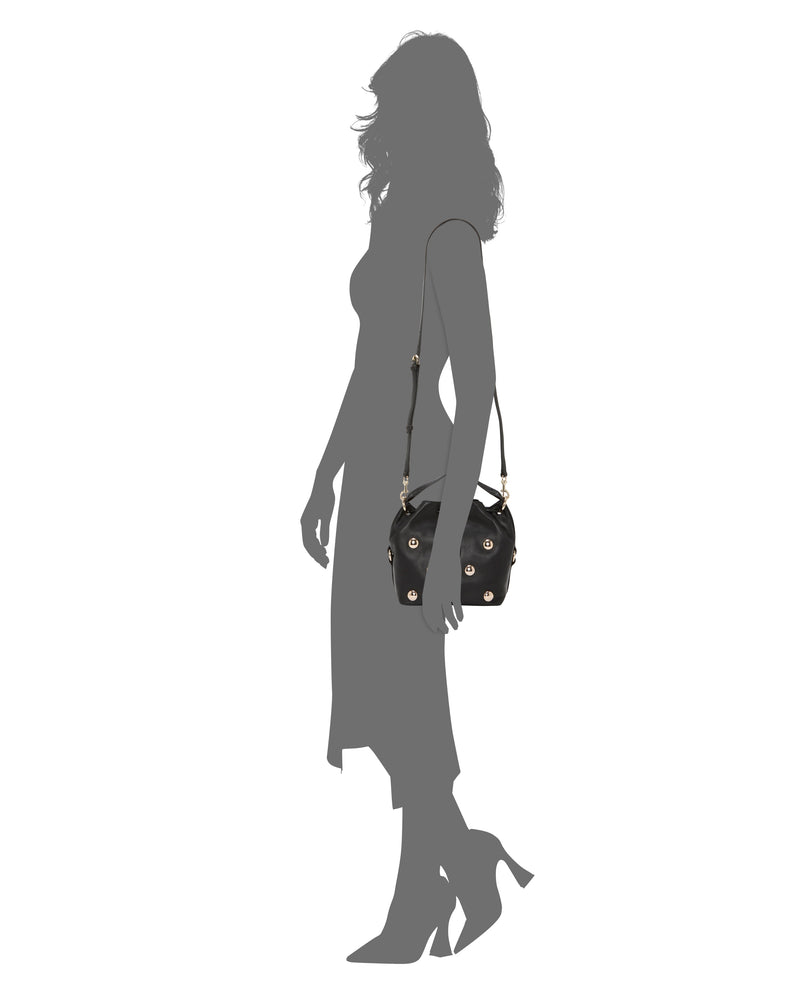 Vince Camuto Pippa borsa a secchiello borchiata