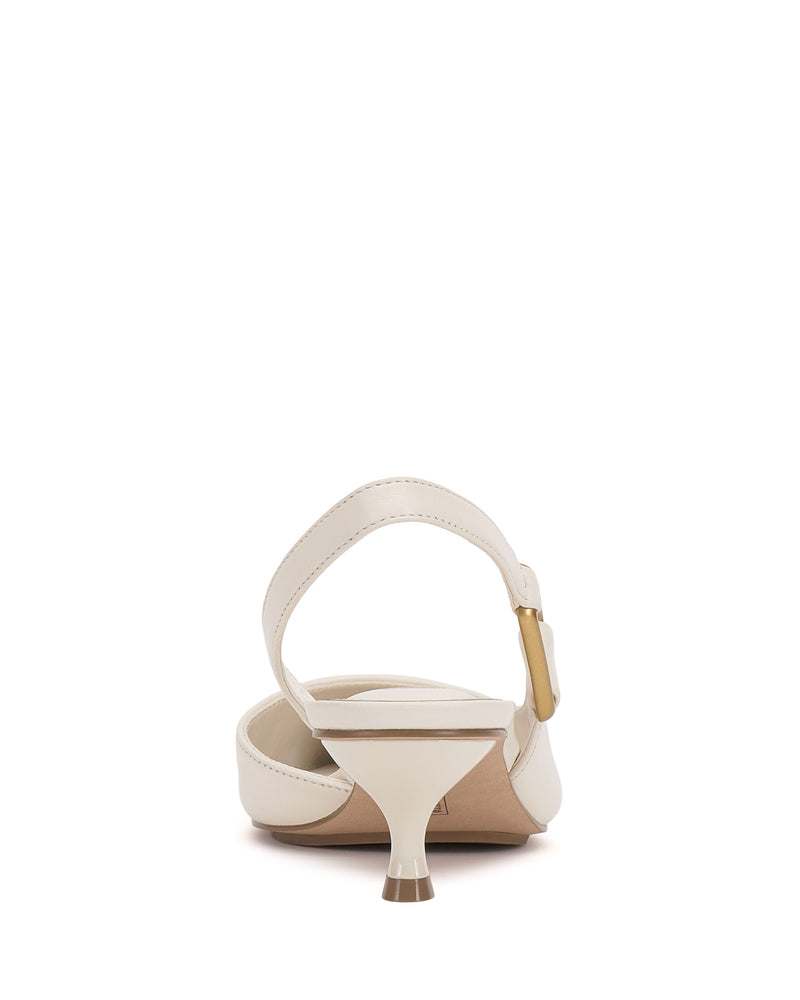 Vince Camuto Inari décolleté slingback tacco kitten punta
