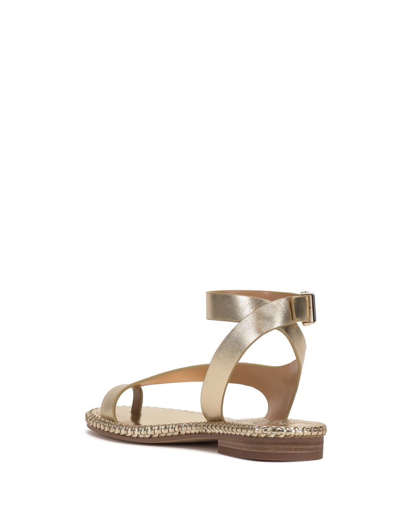 Vince Camuto Libahs sandalo piatto toe loop fibbia