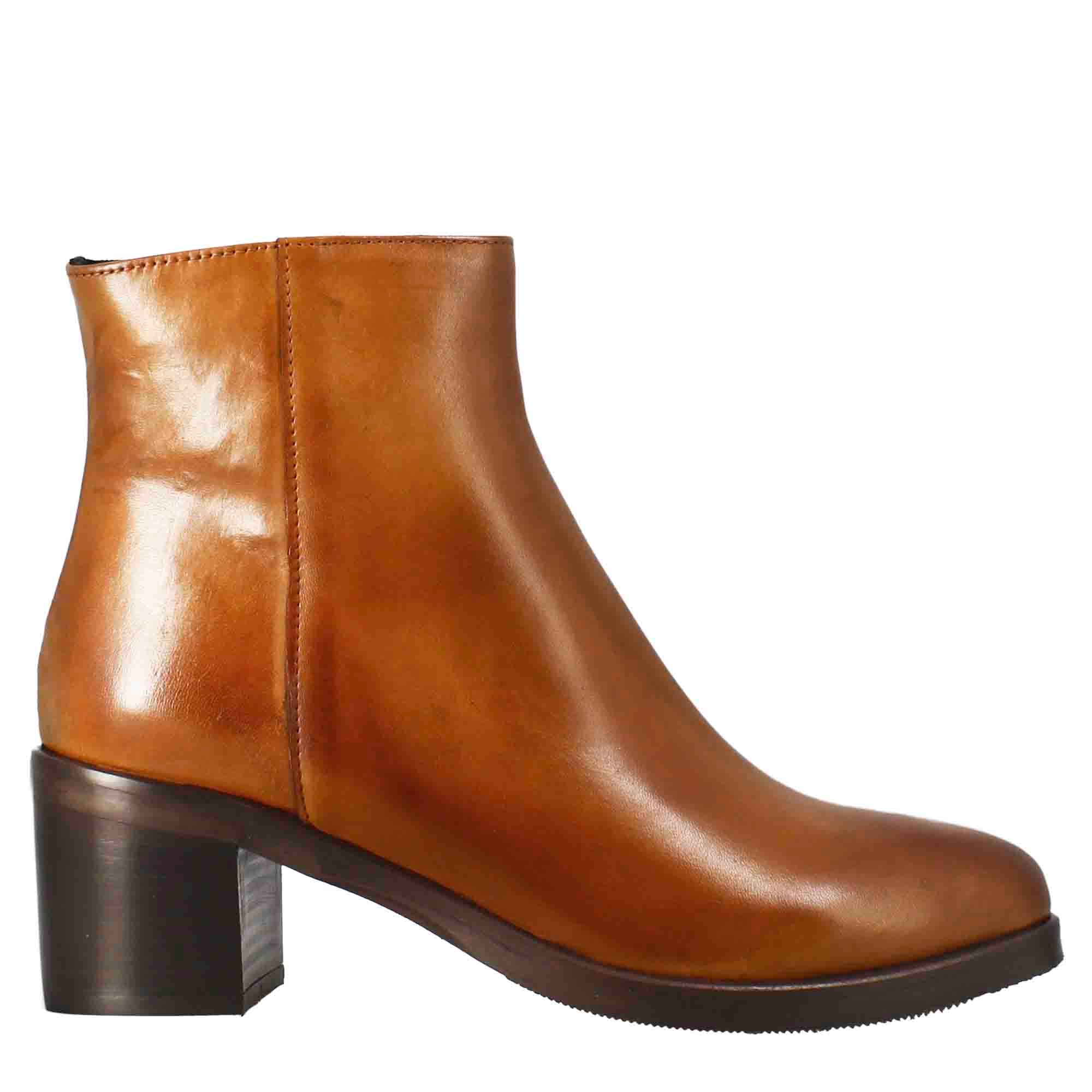 Leonardo stivaletto pelle marrone tacco medio 5 cm