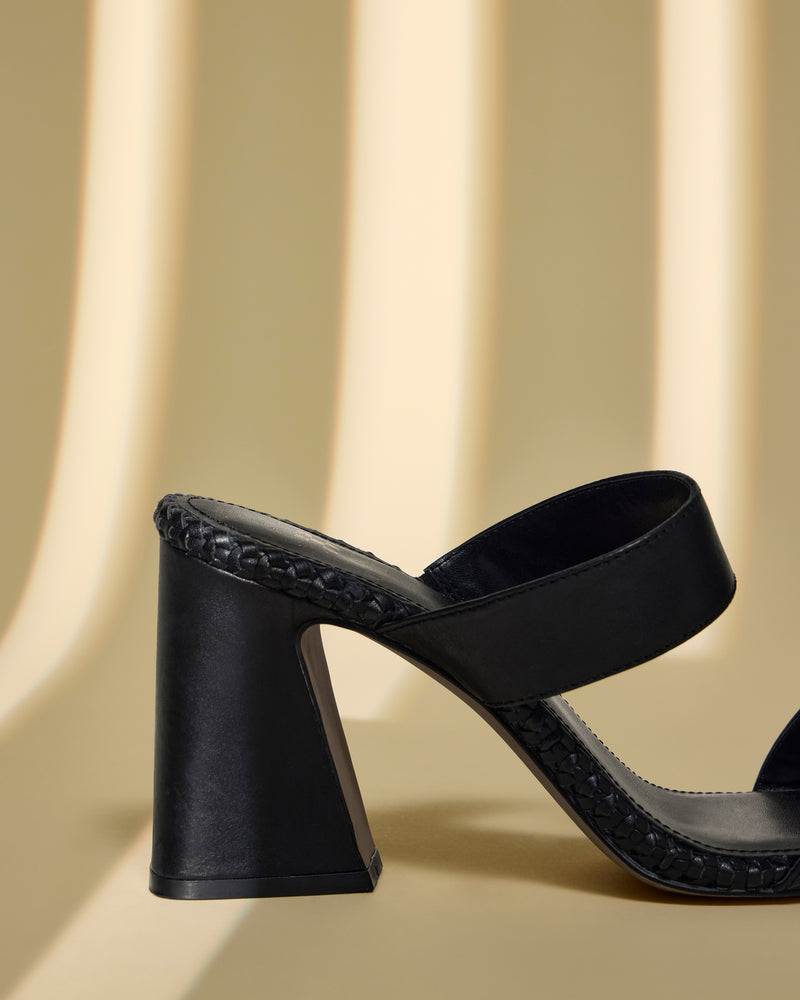 Vince Camuto Kaden Mules tacco a blocco punta quadrata