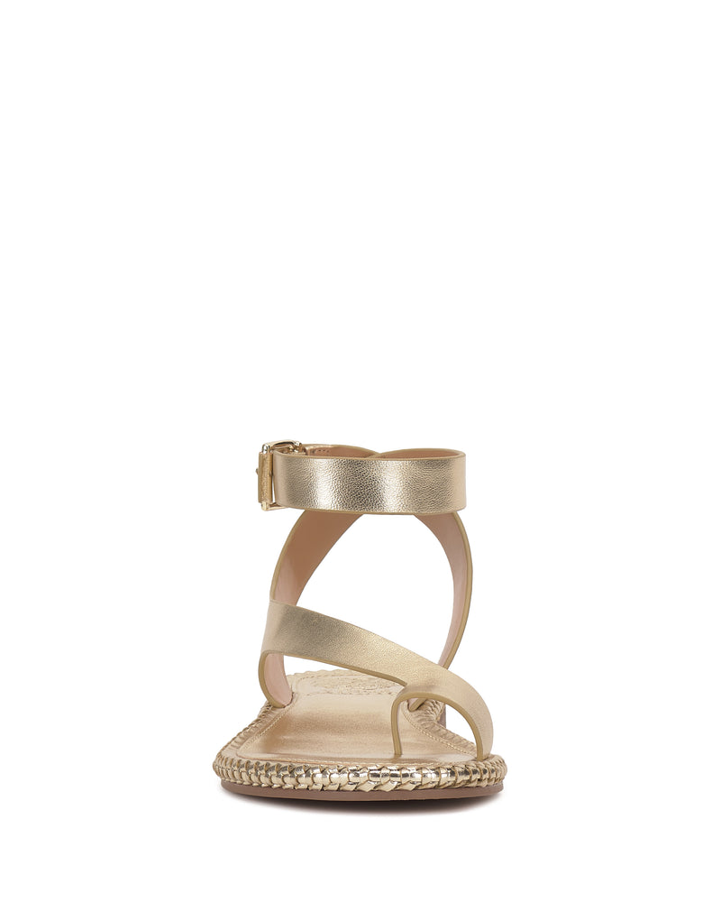 Vince Camuto Libahs sandalo piatto toe loop fibbia