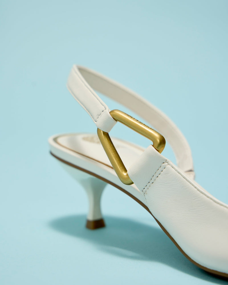 Vince Camuto Inari décolleté slingback tacco kitten punta
