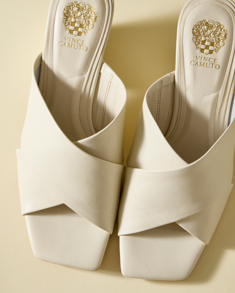 Vince Camuto Kespa Mules Pelle Tacco a Blocco