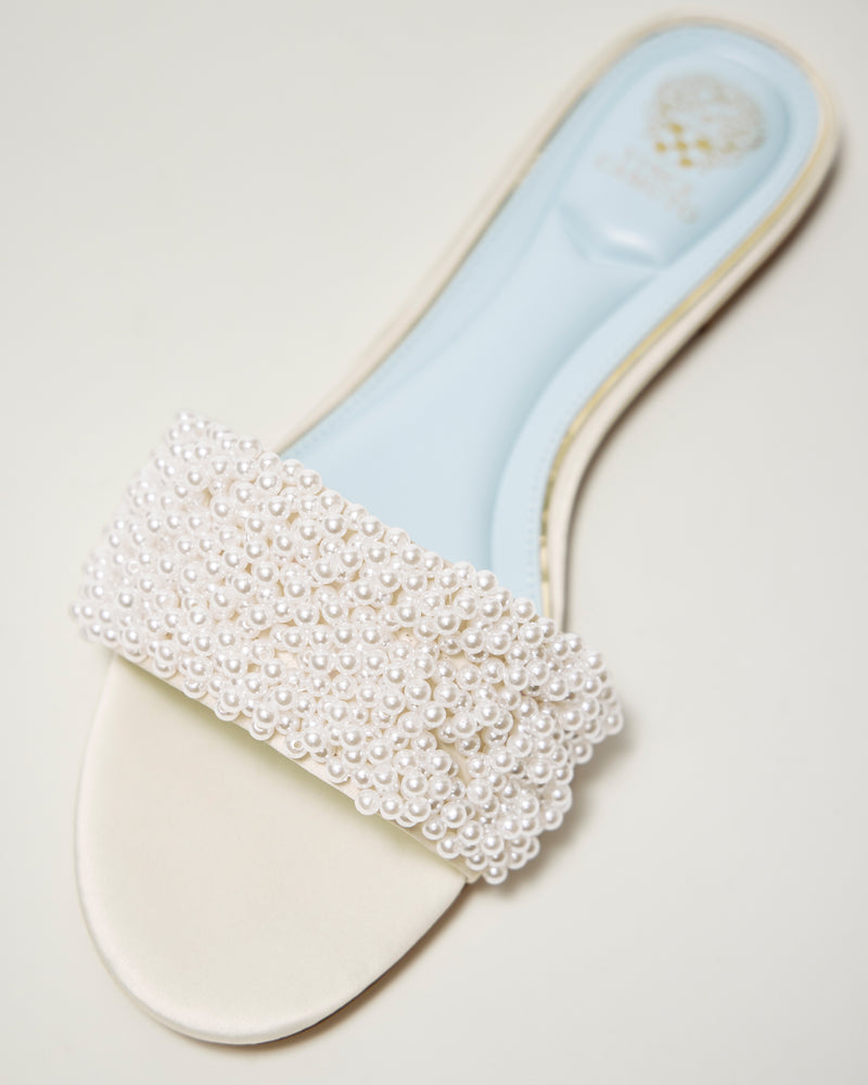 Vince Camuto Balea Sandalo Piatto con Perline Elegante