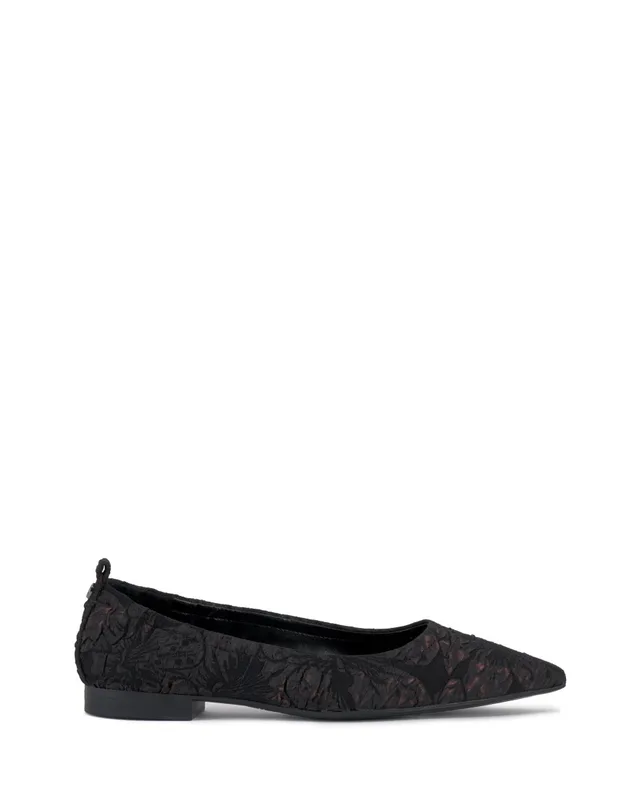 Vince Camuto Ashleah Ballerina Donna Punta Elastico Borchia