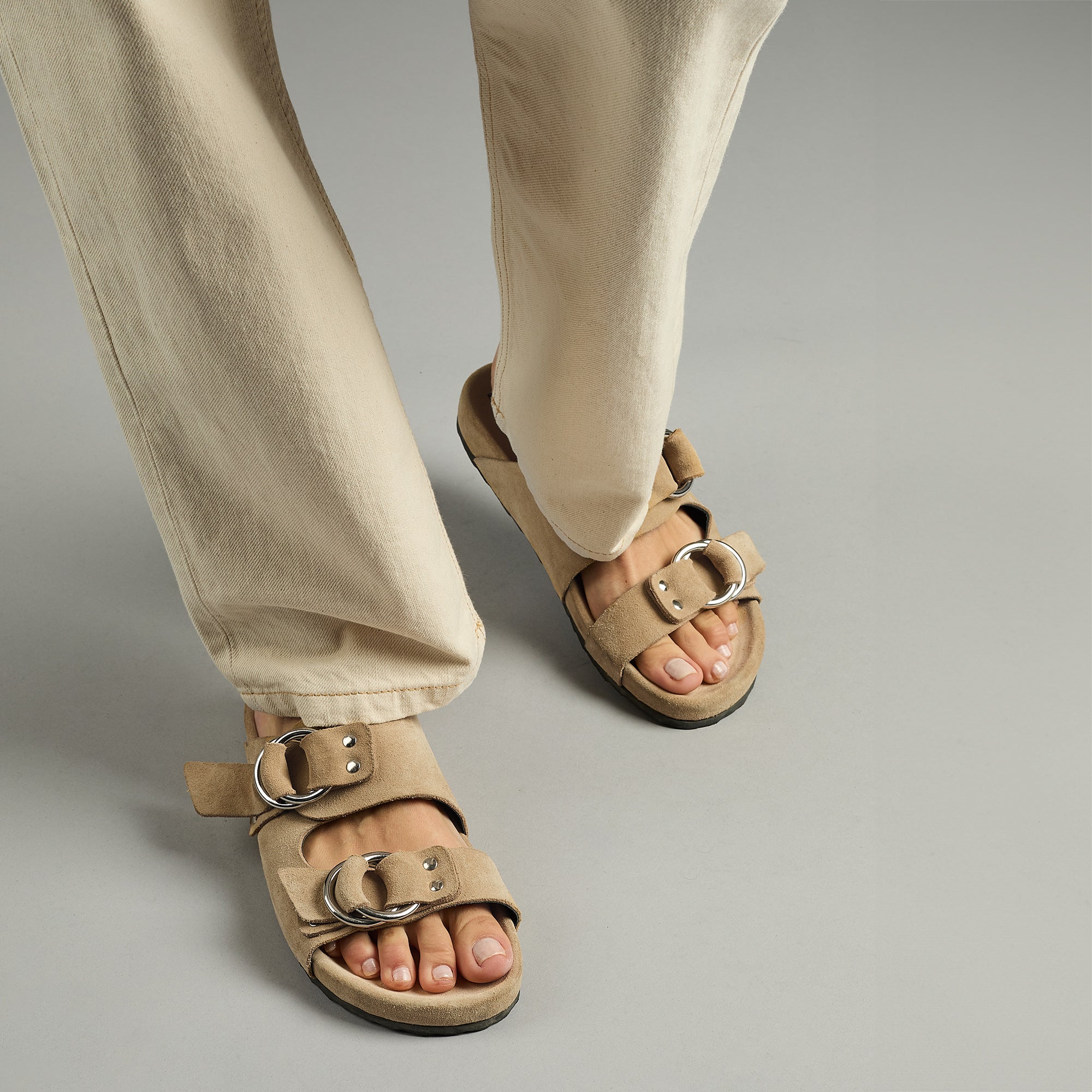 Pierre Hardy Beach Rider mule donna beige camoscio